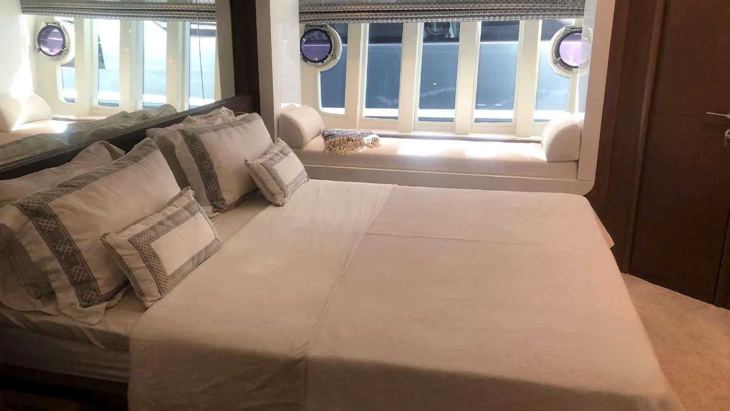 2015 Ferretti 800 HT