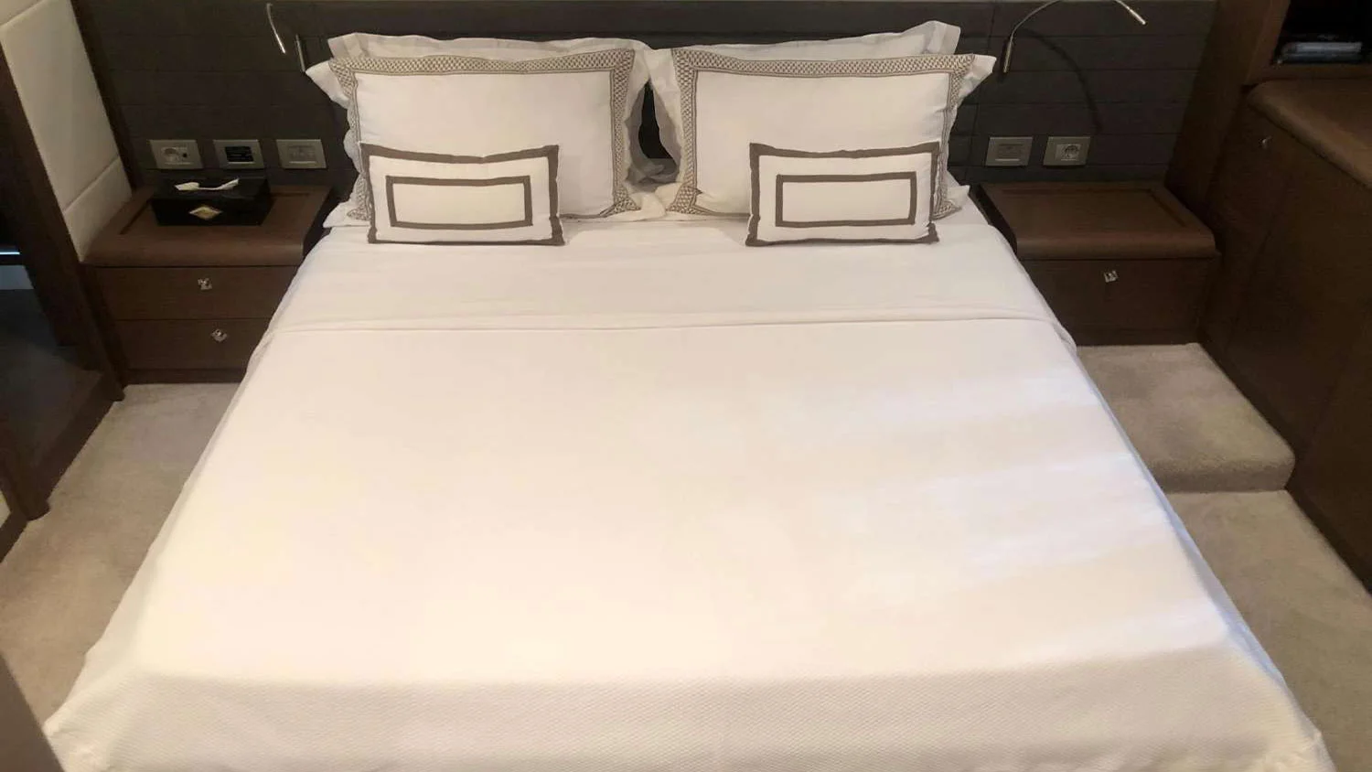 2015 Ferretti 800 HT