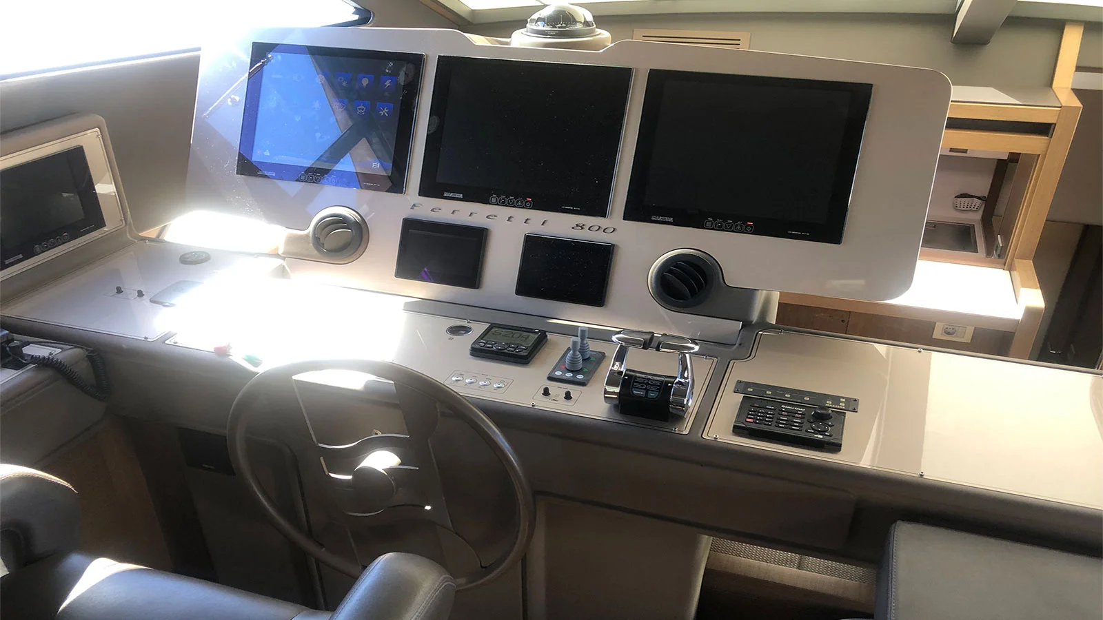 2015 Ferretti 800 HT