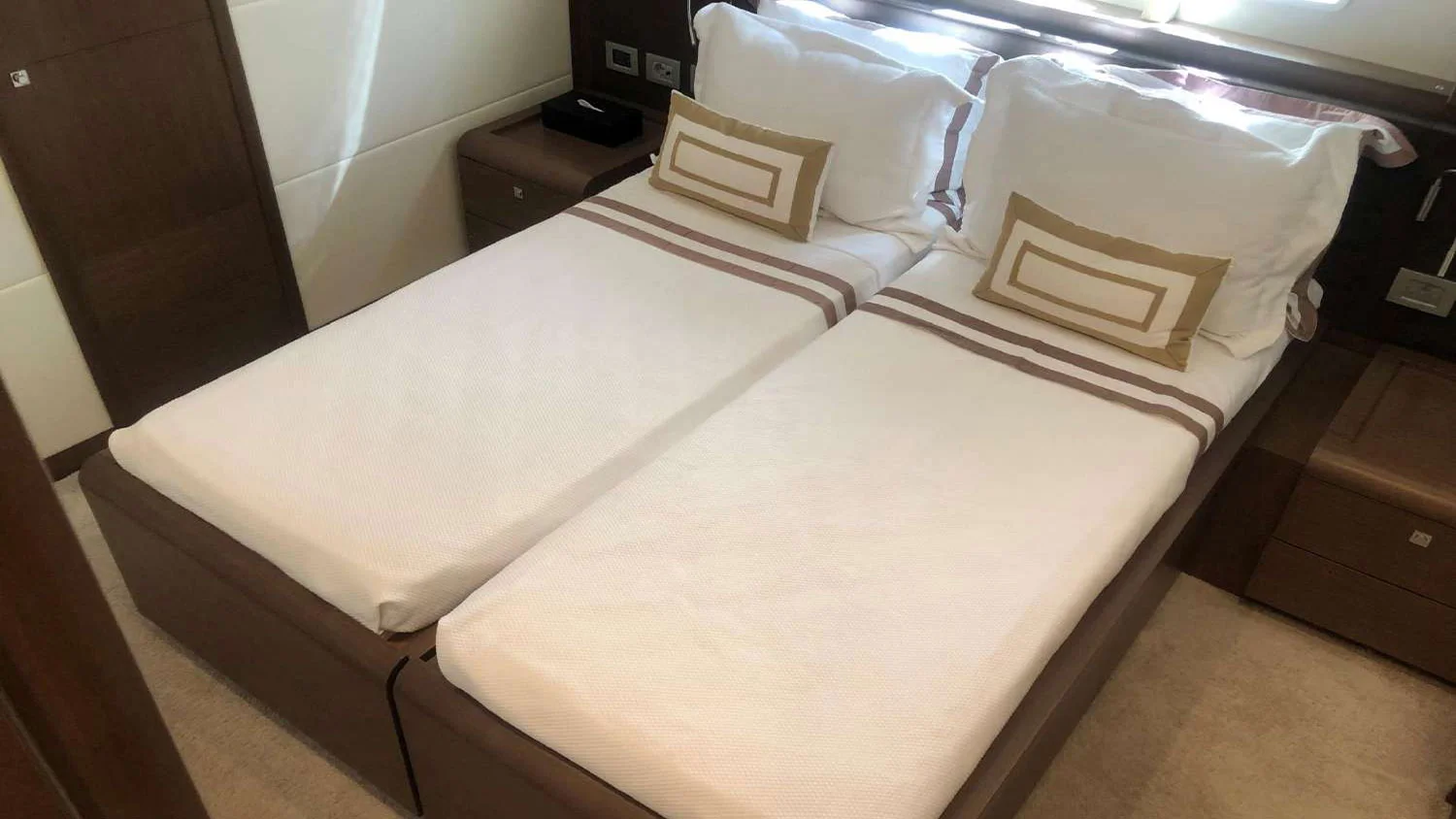 2015 Ferretti 800 HT