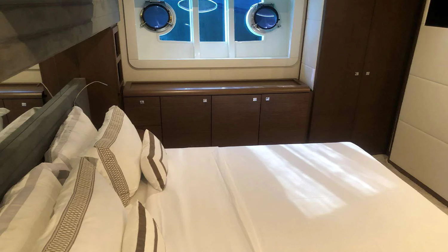 2015 Ferretti 800 HT