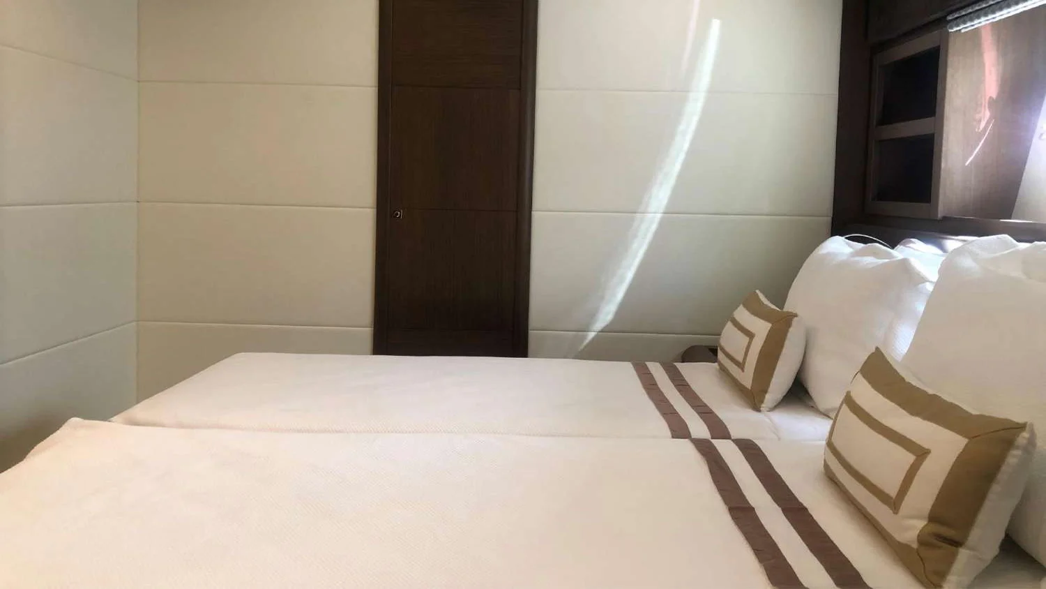 2015 Ferretti 800 HT