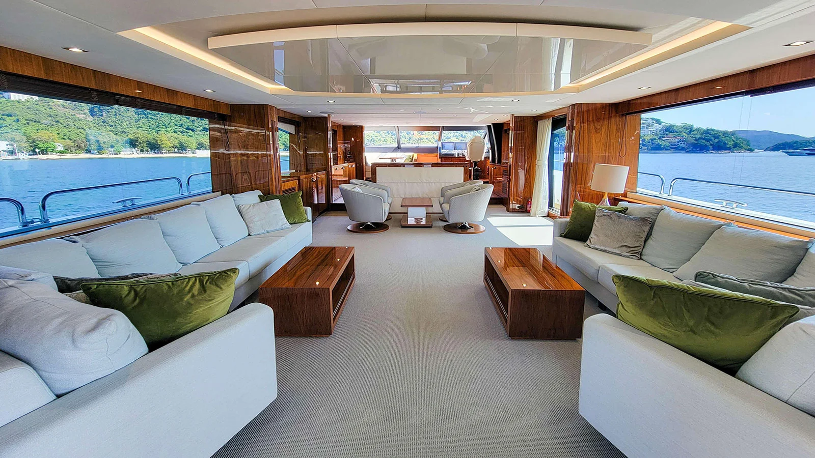 2016 Sunseeker 86 Yacht