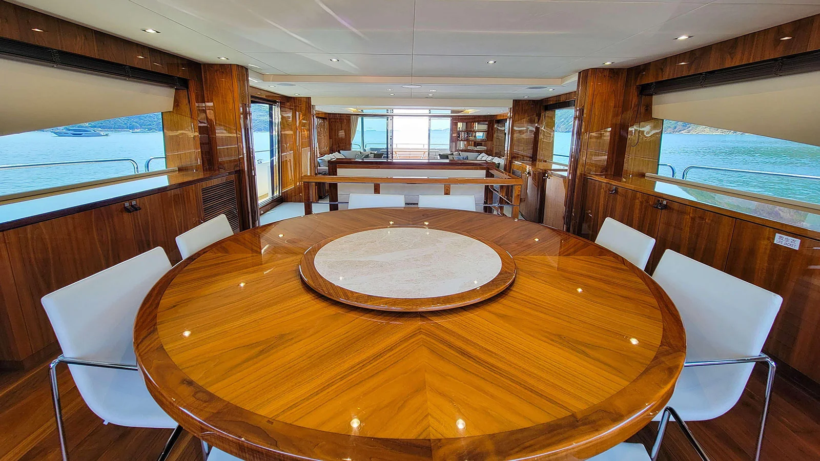 2016 Sunseeker 86 Yacht