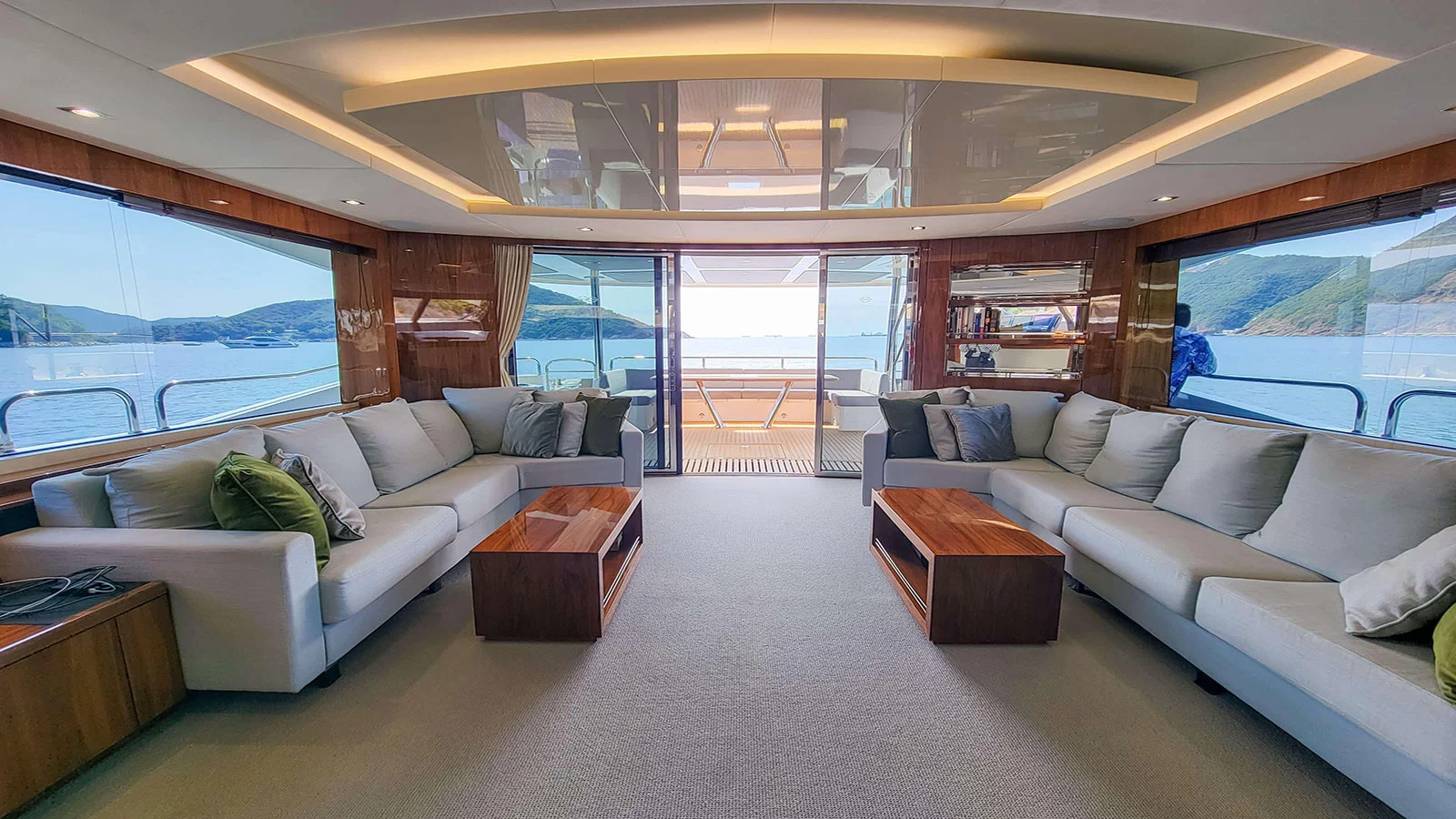 2016 Sunseeker 86 Yacht