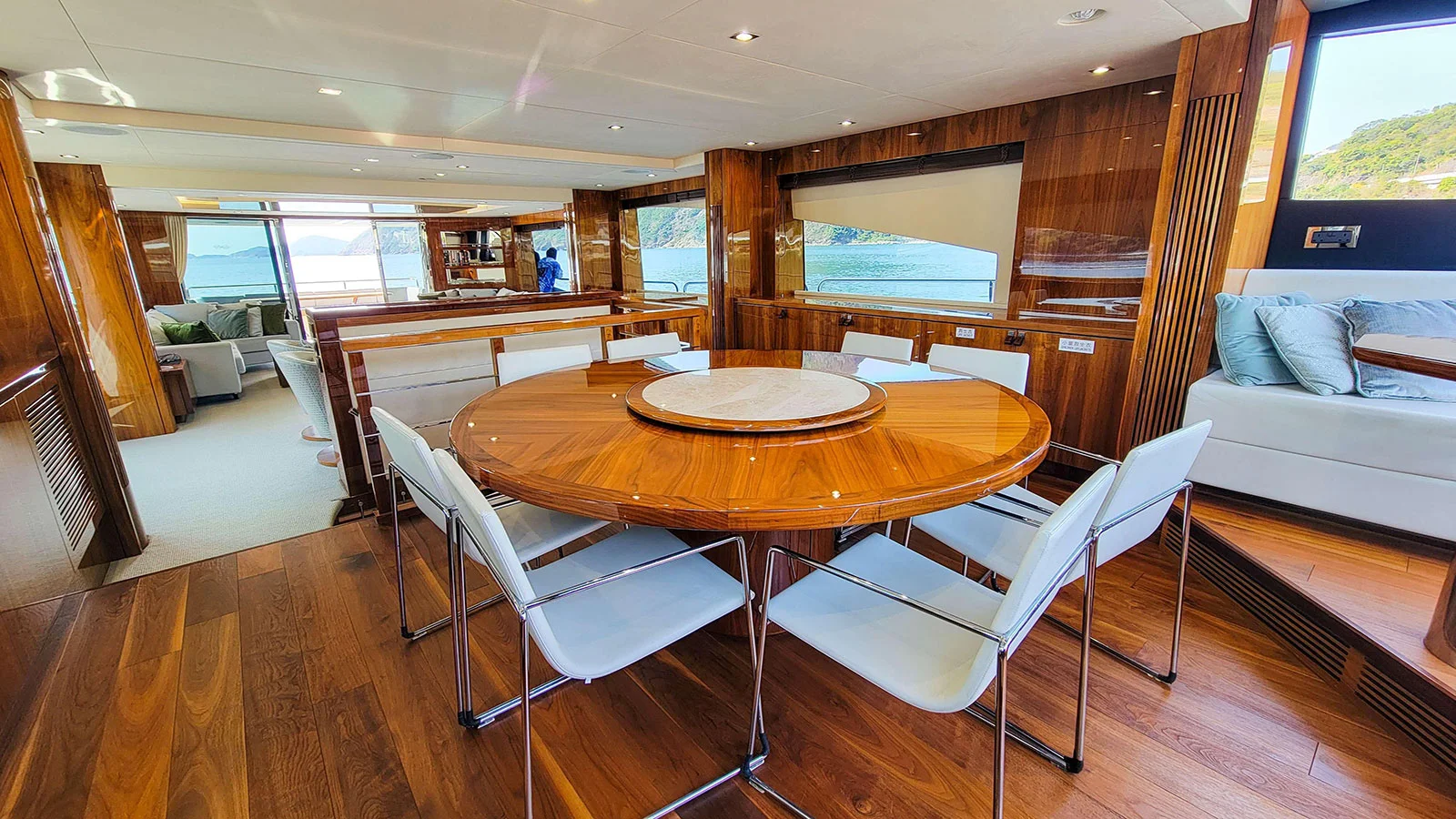 2016 Sunseeker 86 Yacht