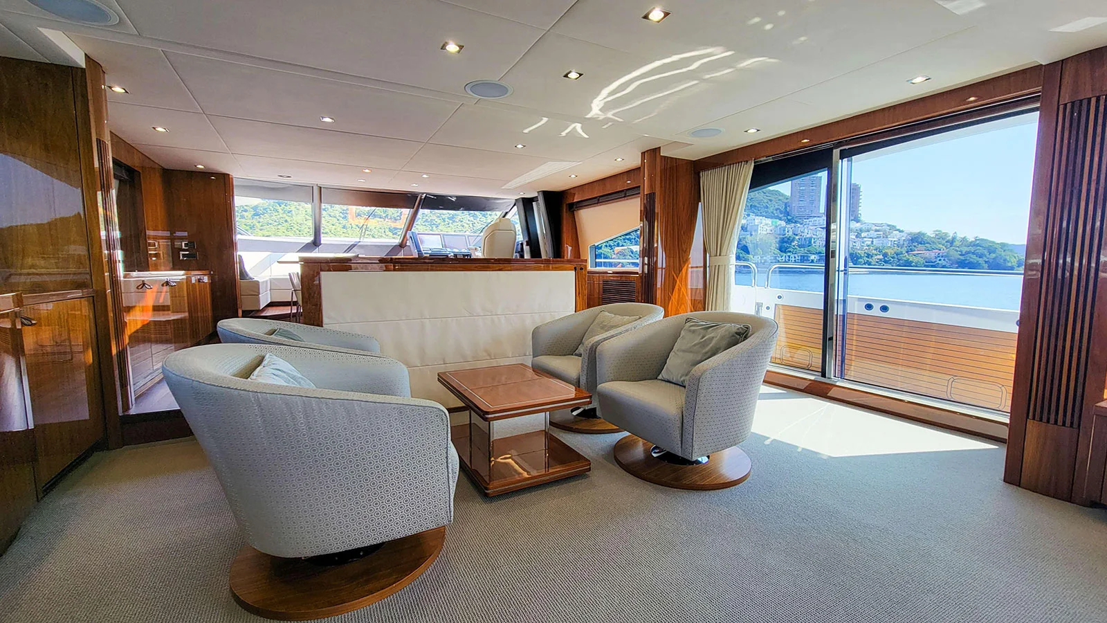 2016 Sunseeker 86 Yacht