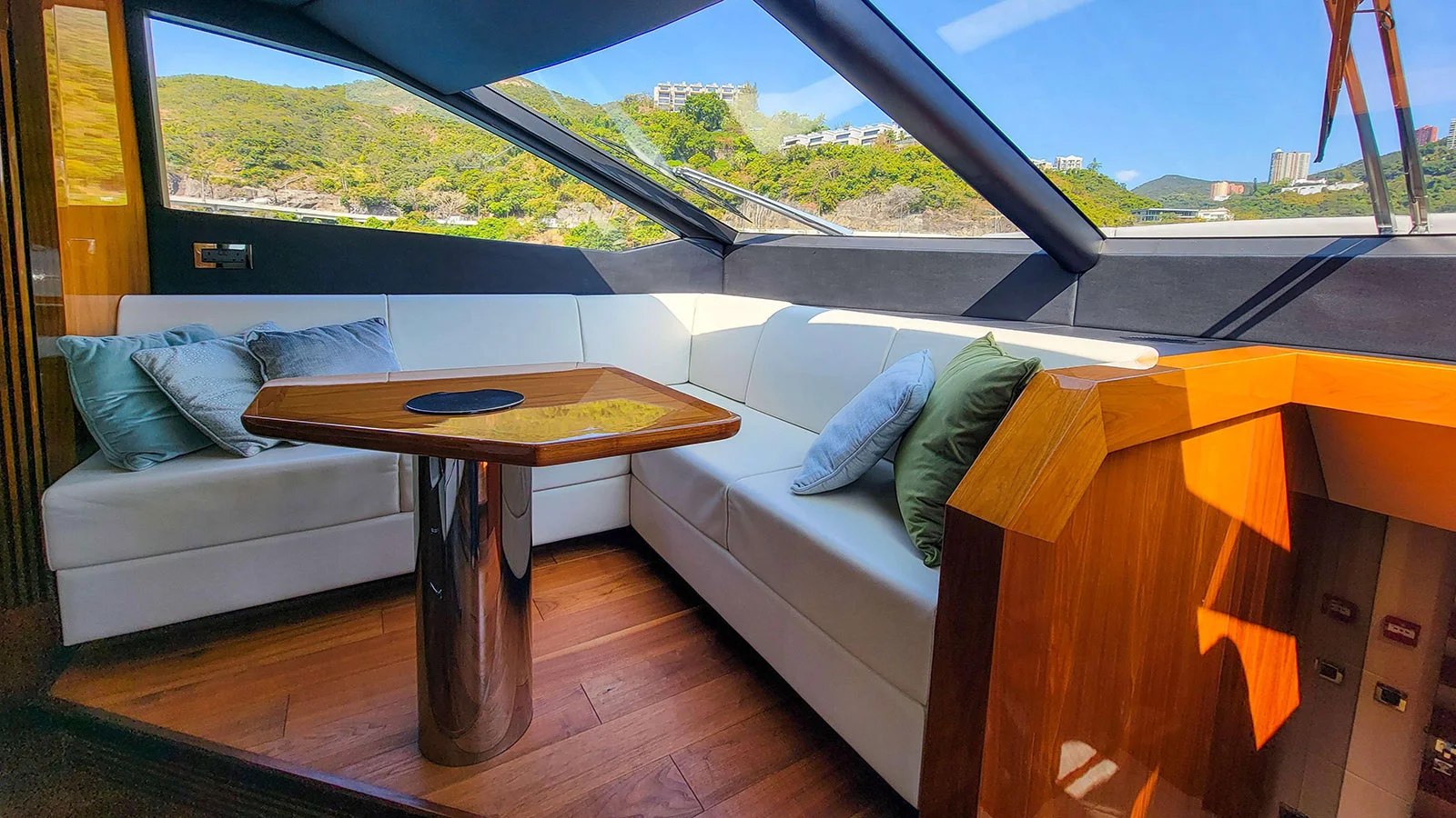 2016 Sunseeker 86 Yacht