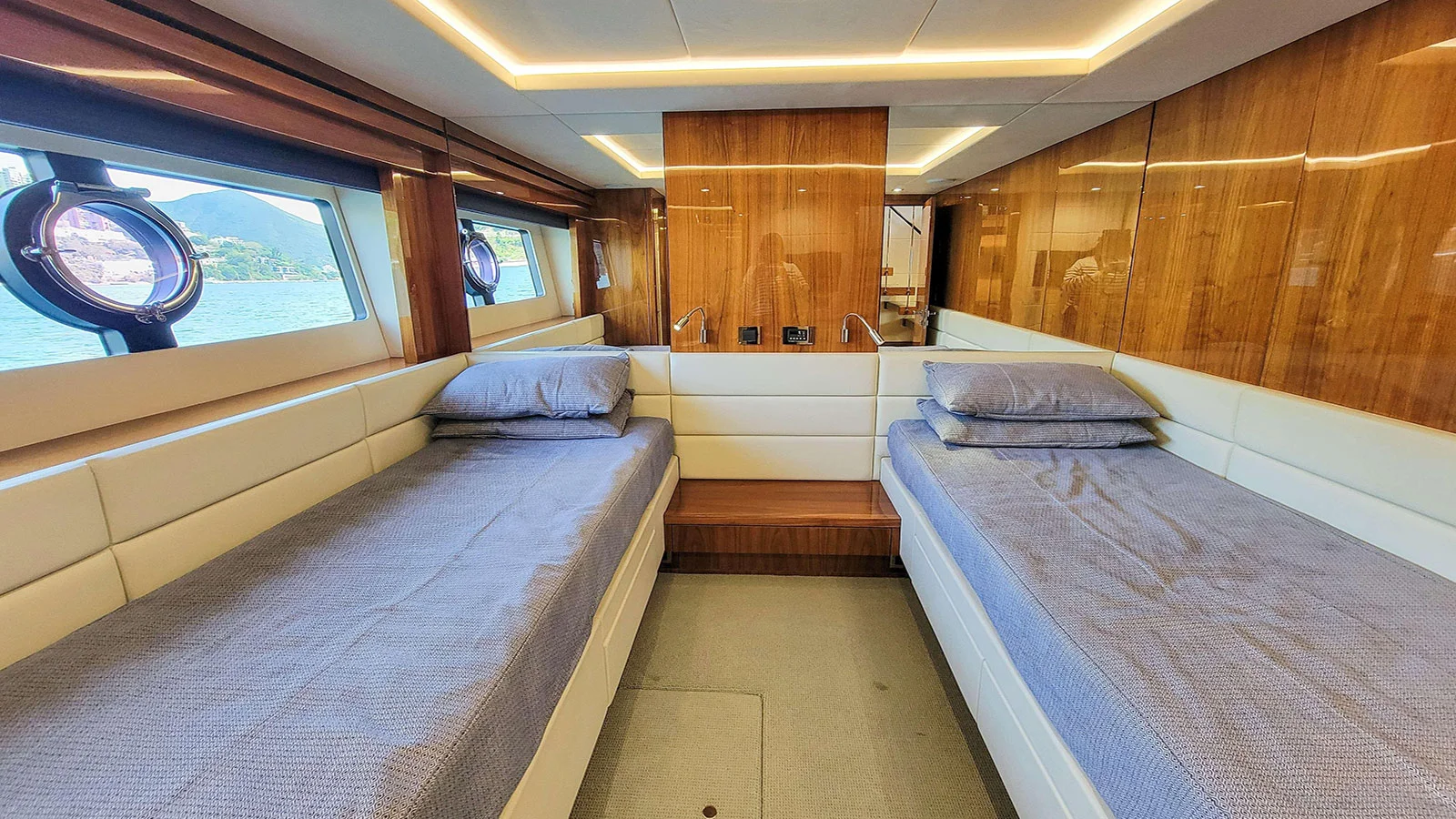 2016 Sunseeker 86 Yacht