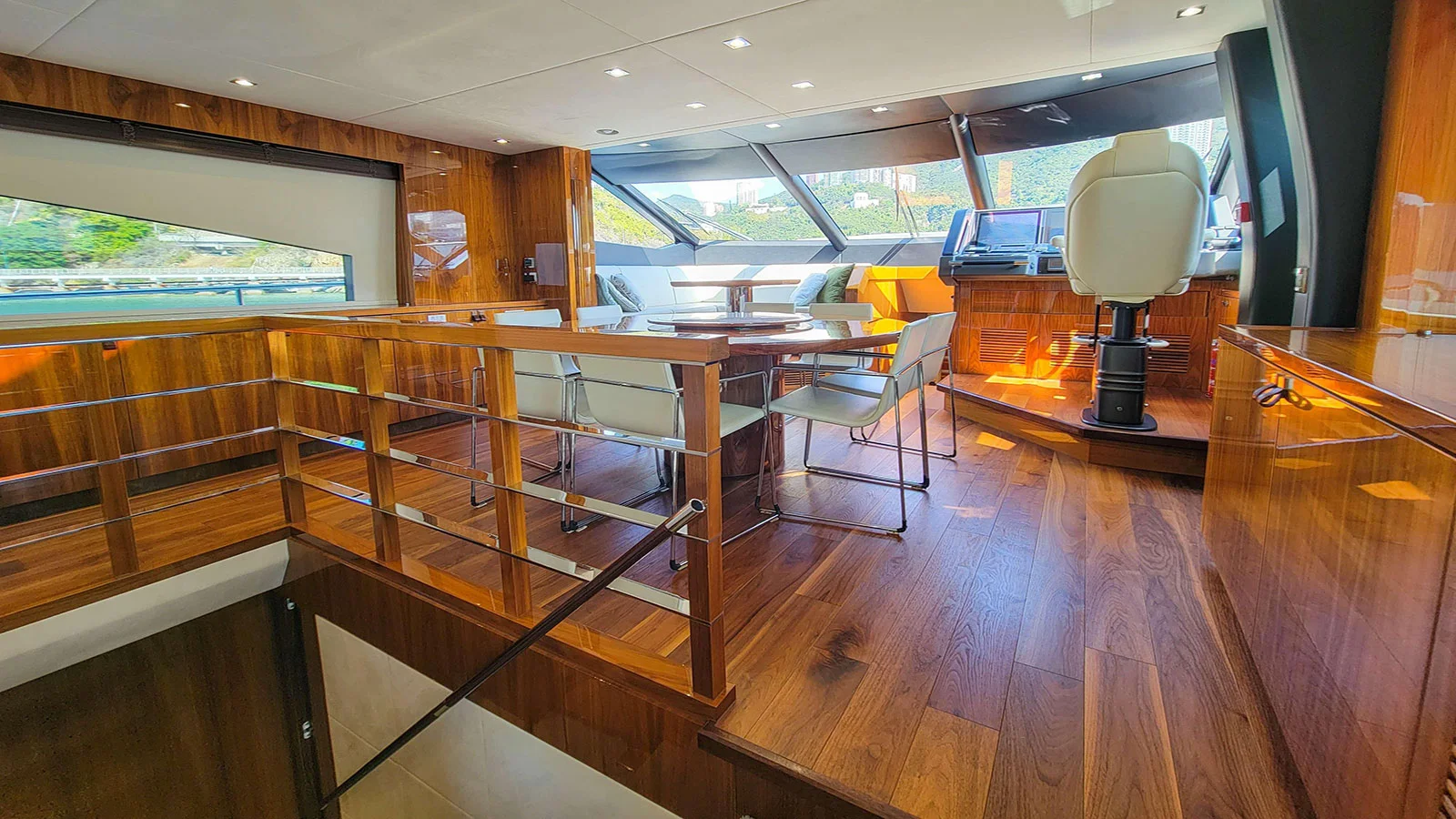 2016 Sunseeker 86 Yacht