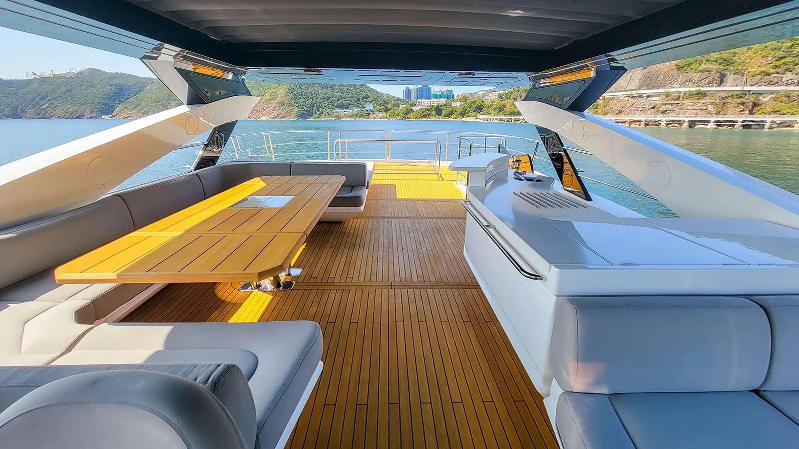 2016 Sunseeker 86 Yacht