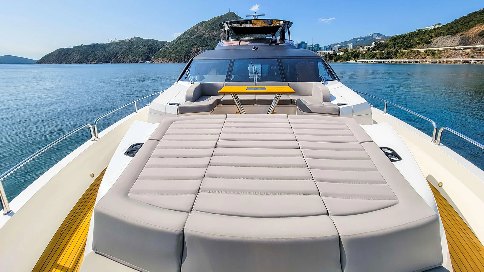 2016 Sunseeker 86 Yacht