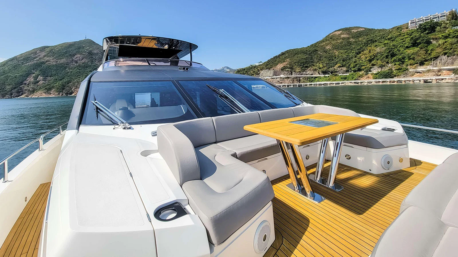 2016 Sunseeker 86 Yacht