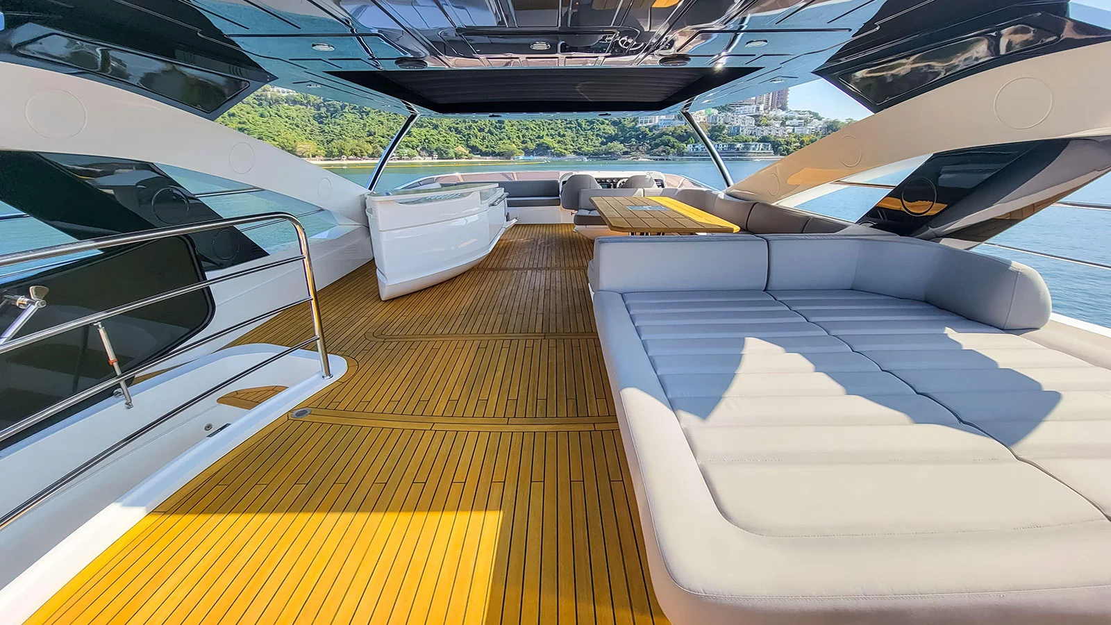 2016 Sunseeker 86 Yacht