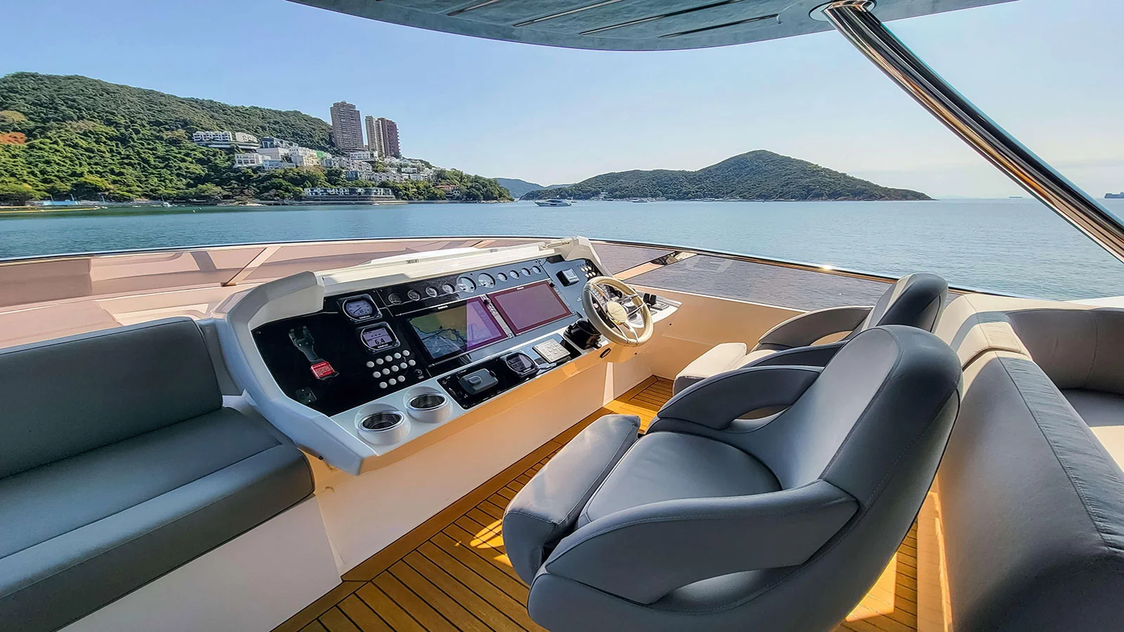 2016 Sunseeker 86 Yacht