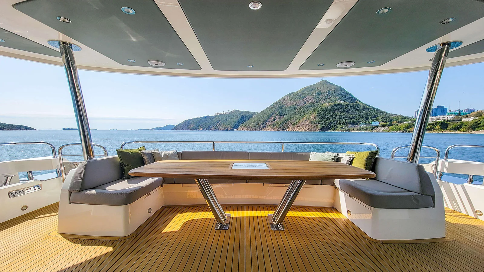 2016 Sunseeker 86 Yacht