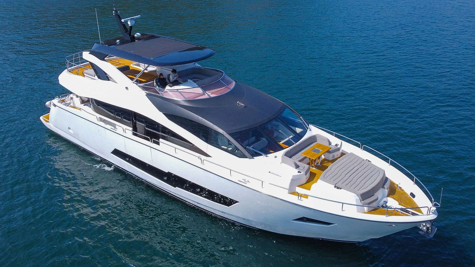 2016 Sunseeker 86 Yacht