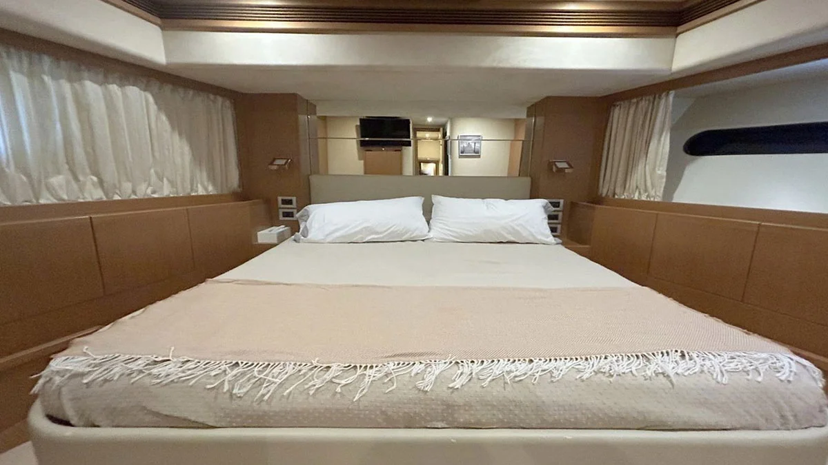 2006 Ferretti 780 HT