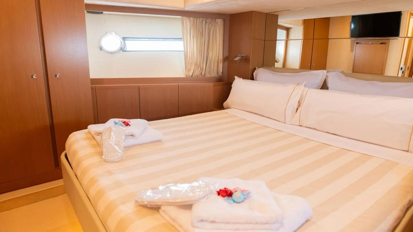 2006 Ferretti 780 HT