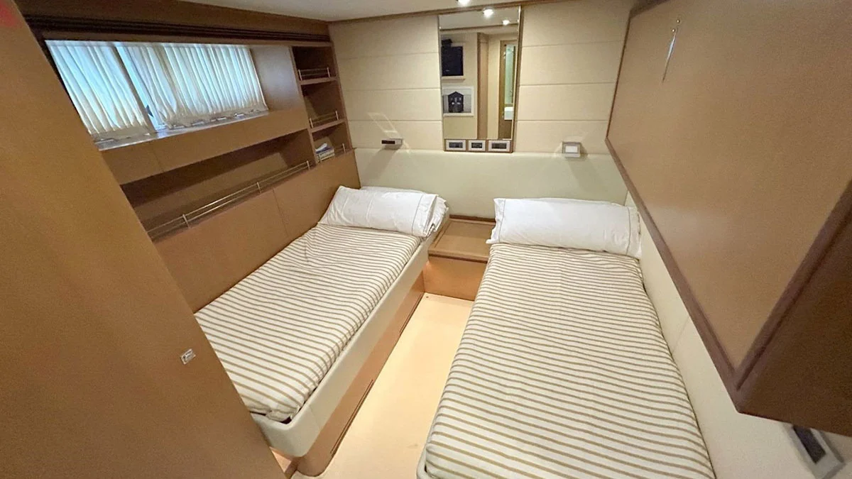 2006 Ferretti 780 HT