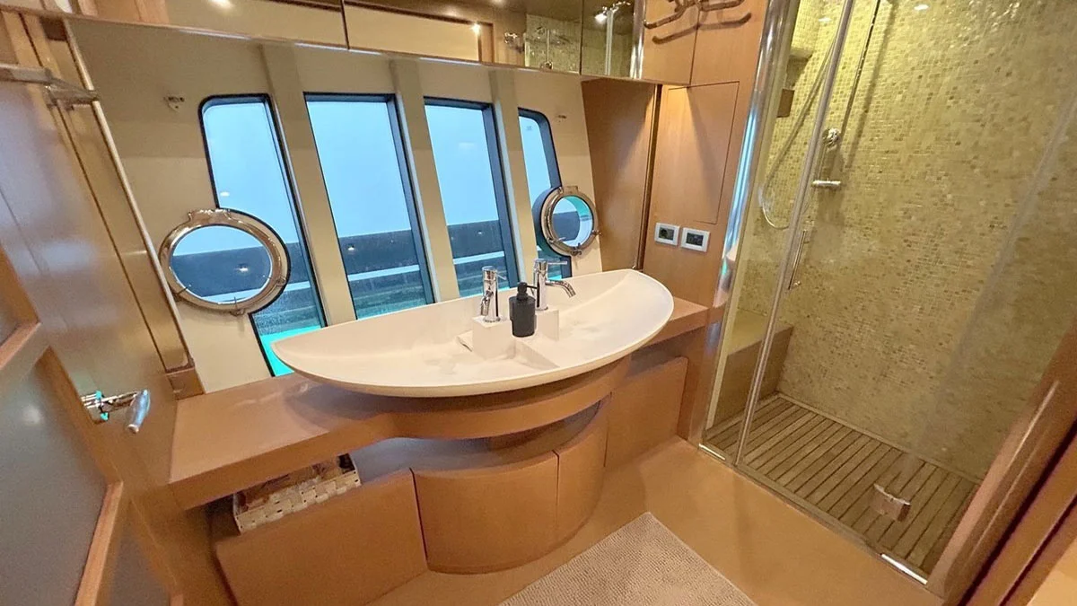 2006 Ferretti 780 HT