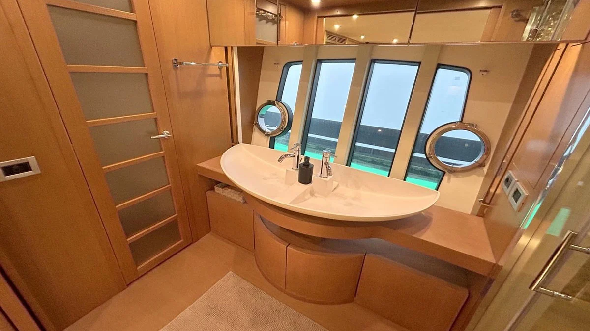 2006 Ferretti 780 HT