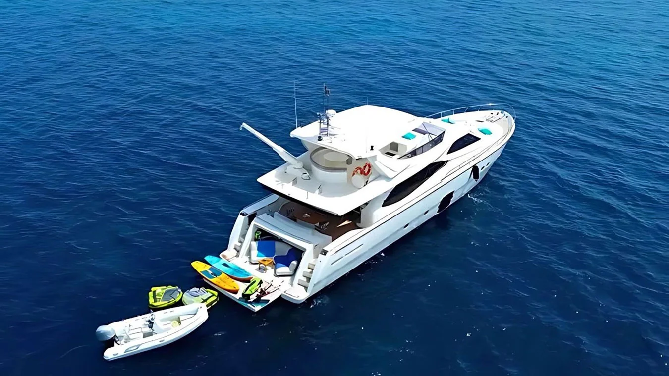 2006 Ferretti 780 HT