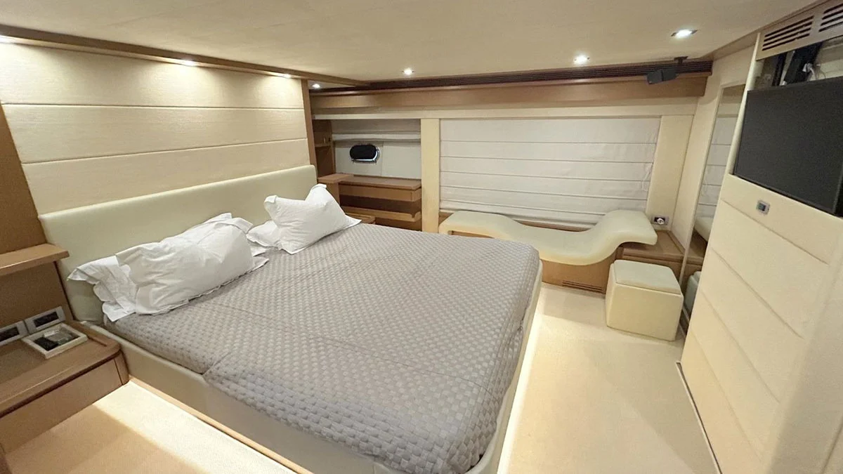 2006 Ferretti 780 HT