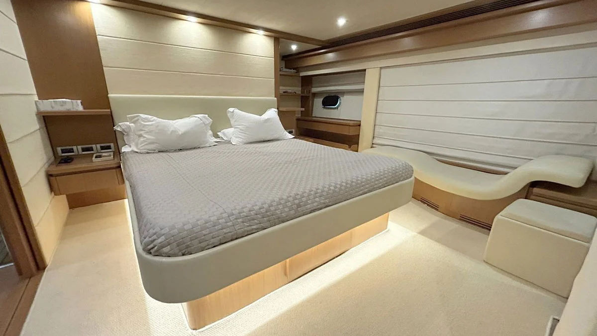 2006 Ferretti 780 HT