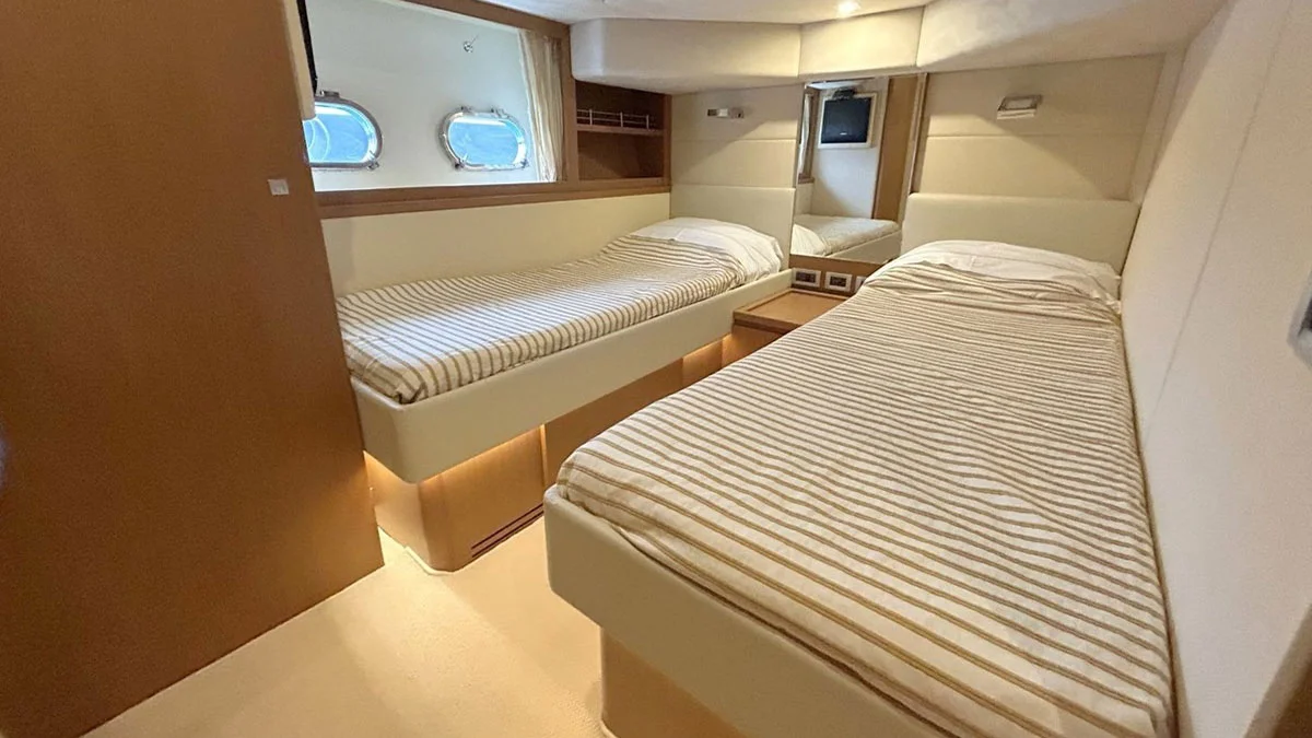 2006 Ferretti 780 HT