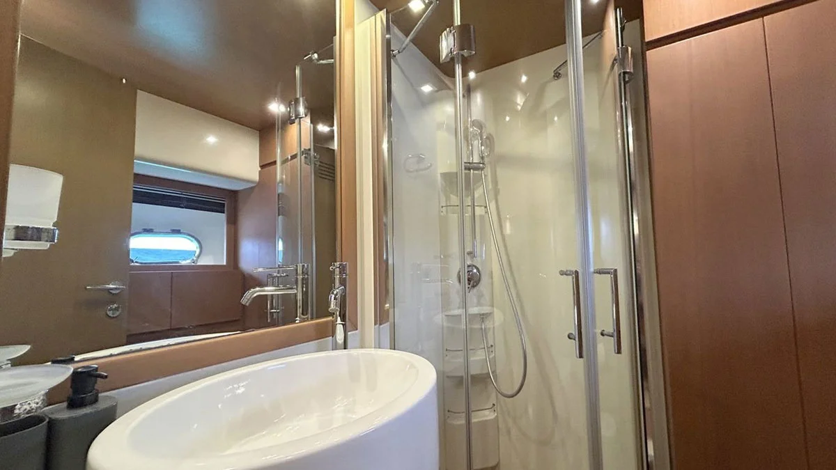 2006 Ferretti 780 HT