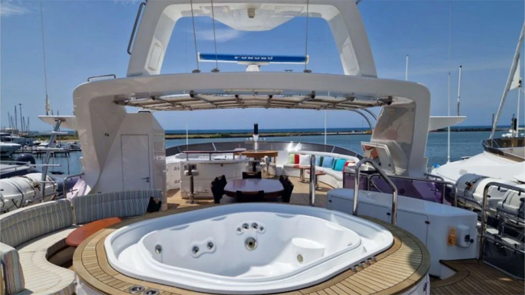 2010 Benetti Vision 145