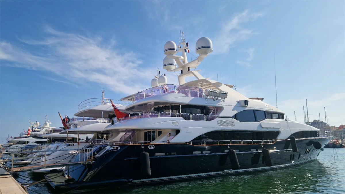 2010 Benetti Vision 145