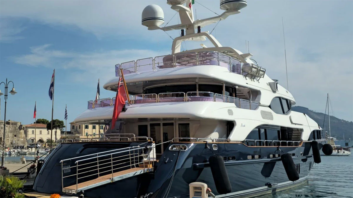 2010 Benetti Vision 145