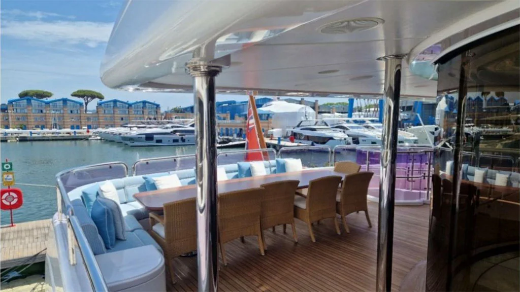 2010 Benetti Vision 145