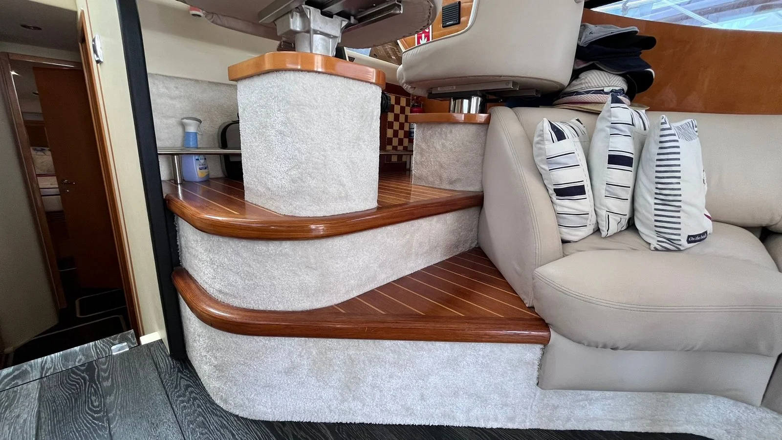 2001 Fairline Phantom 46