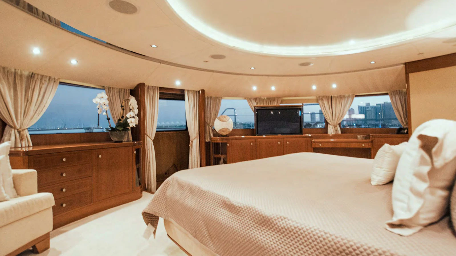 2010 Benetti Vision 145