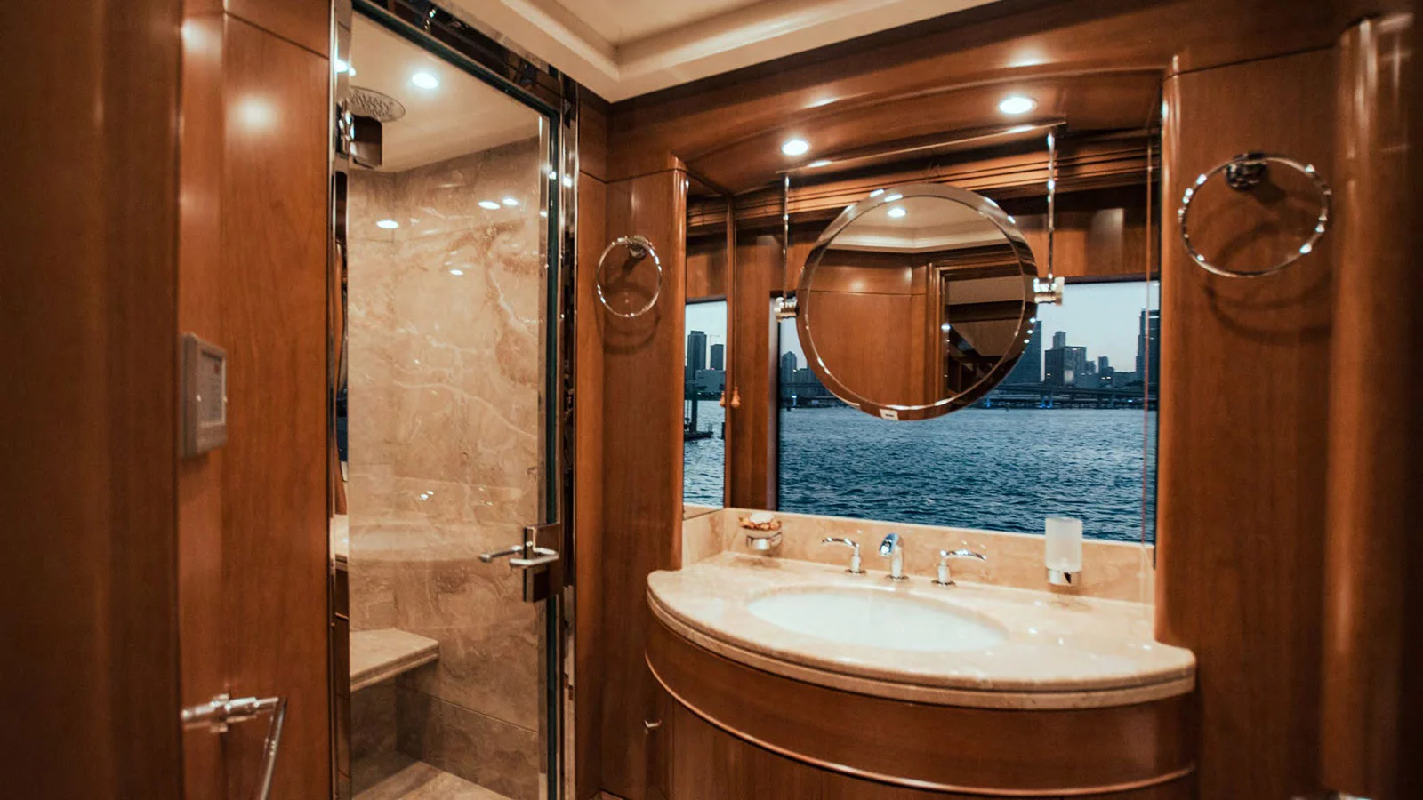 2010 Benetti Vision 145