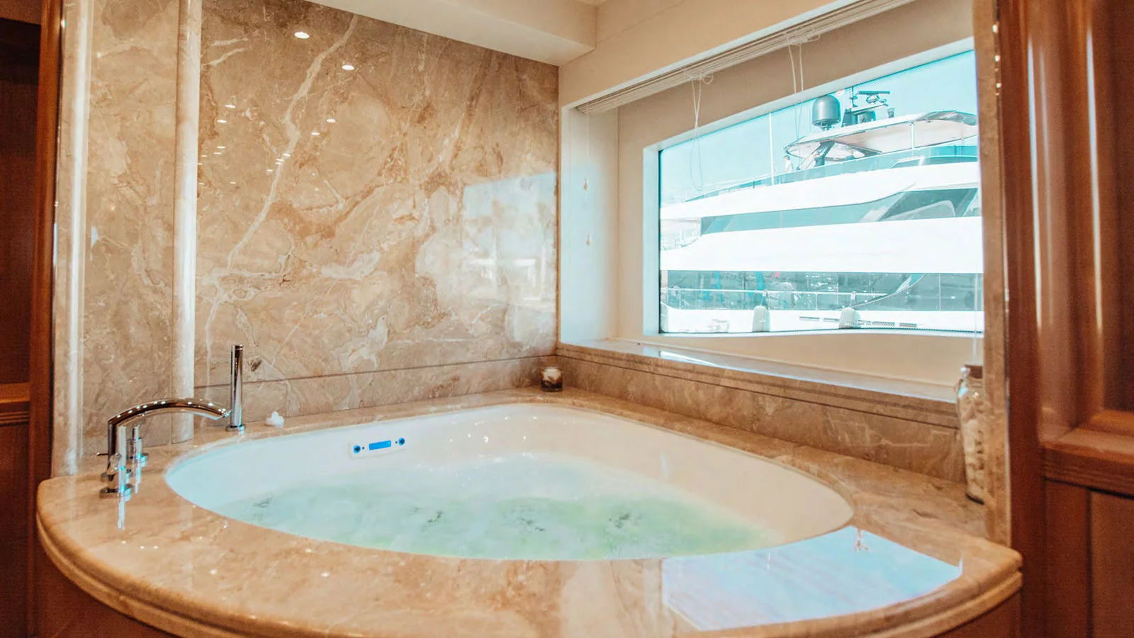 2010 Benetti Vision 145