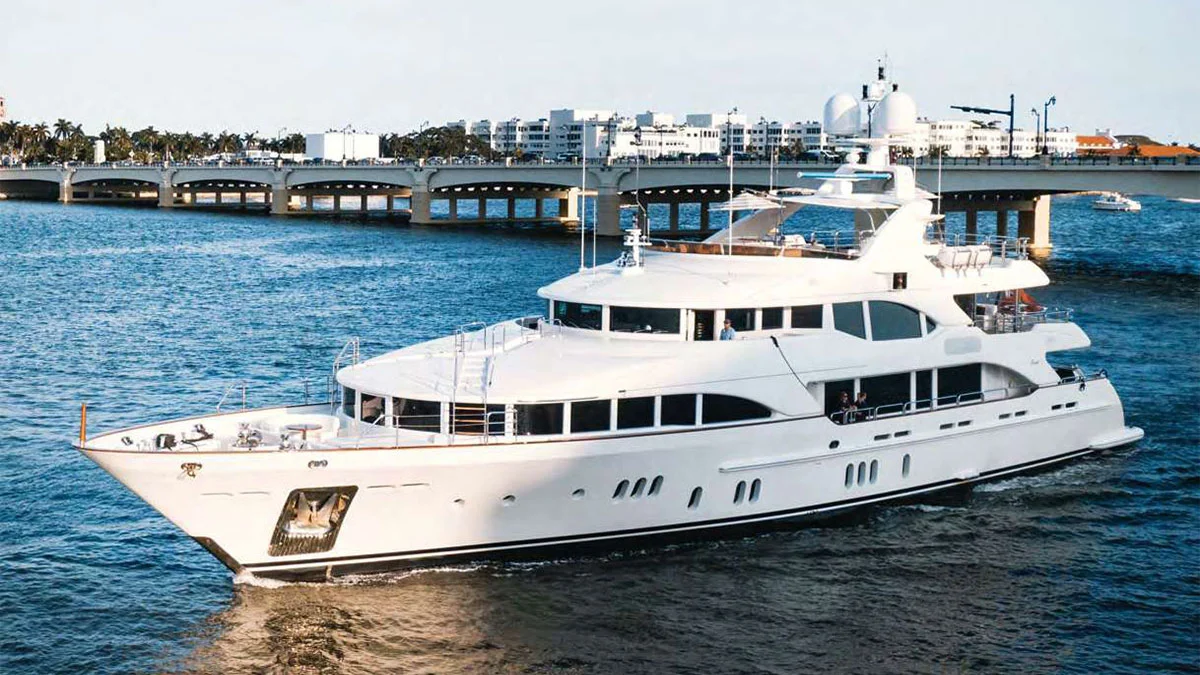 2010 Benetti Vision 145