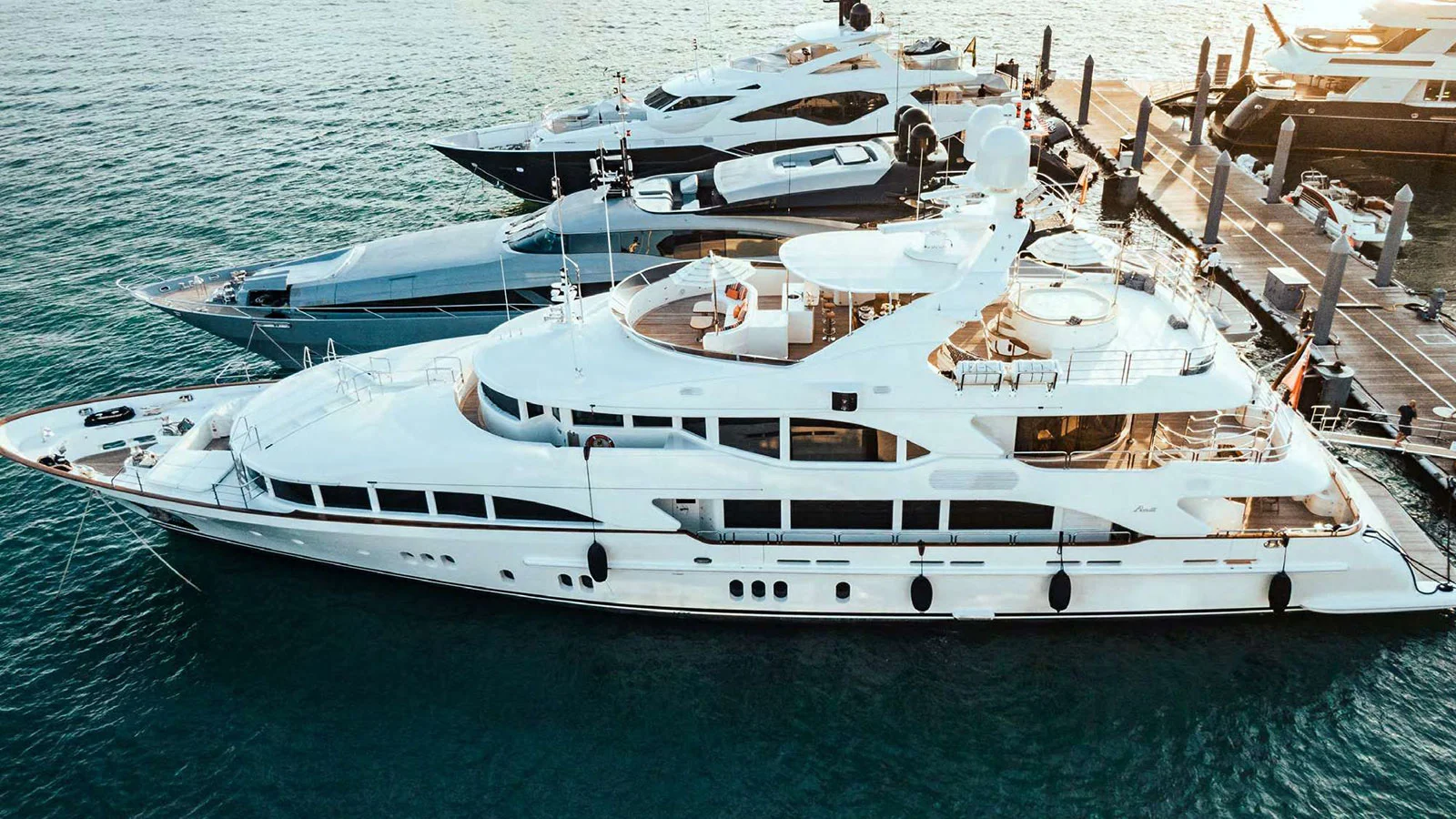2010 Benetti Vision 145