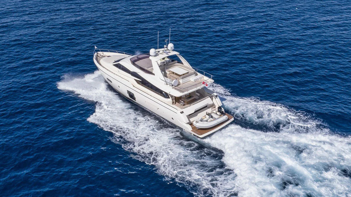 2016 Ferretti 750