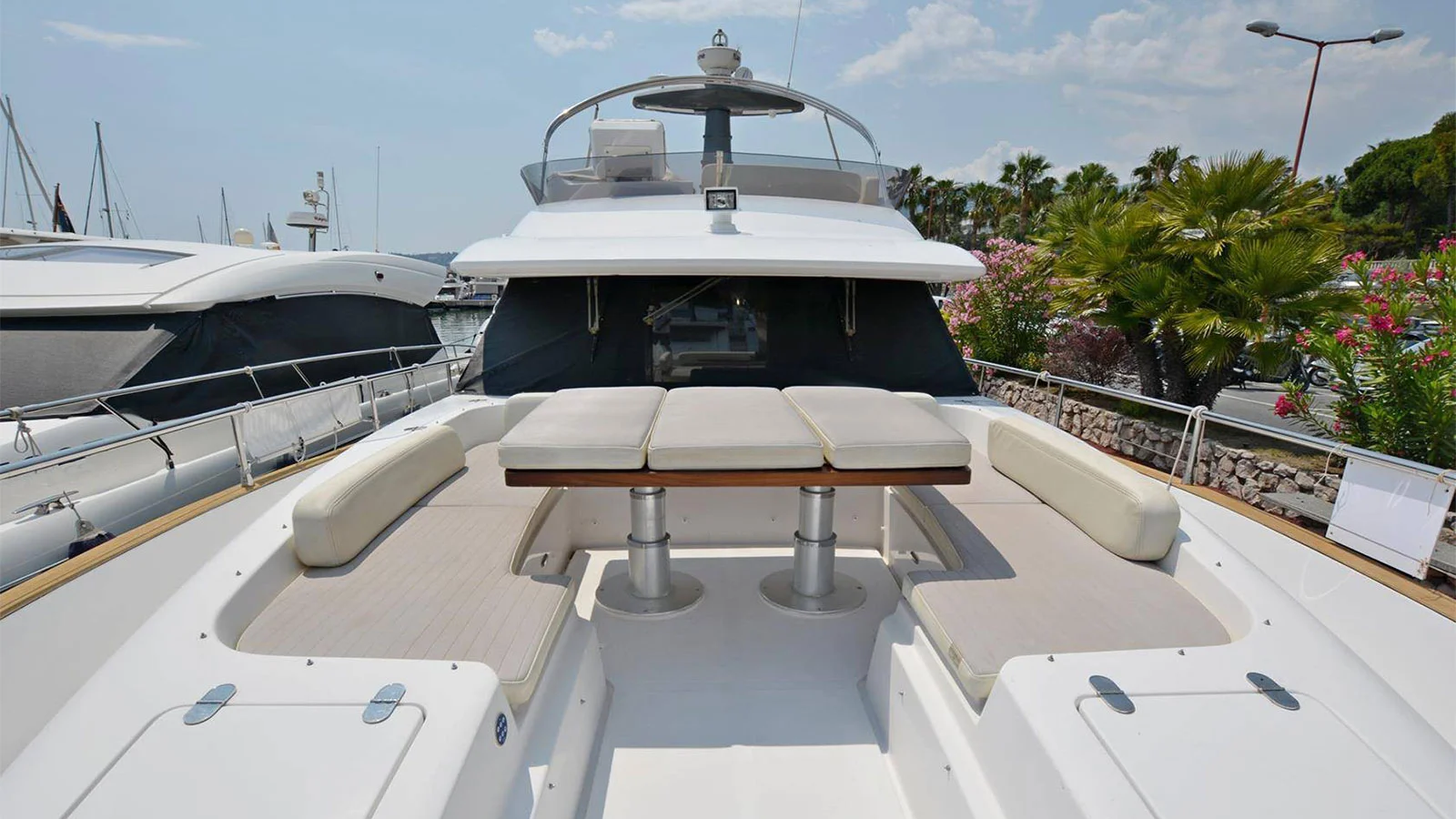 2015 Azimut Magellano 53