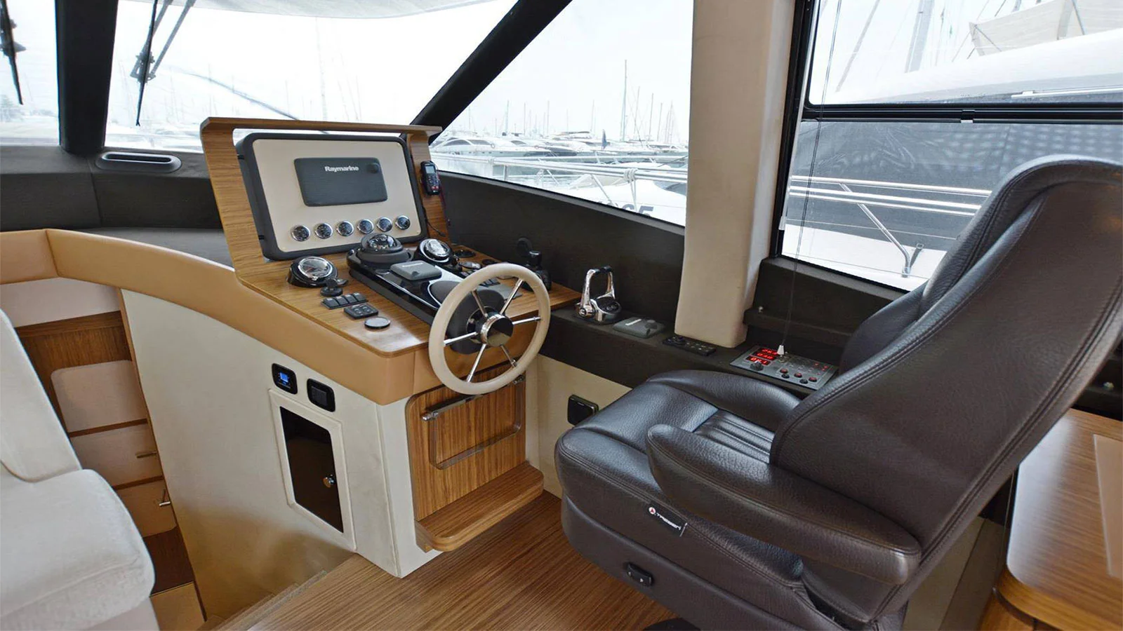 2015 Azimut Magellano 53