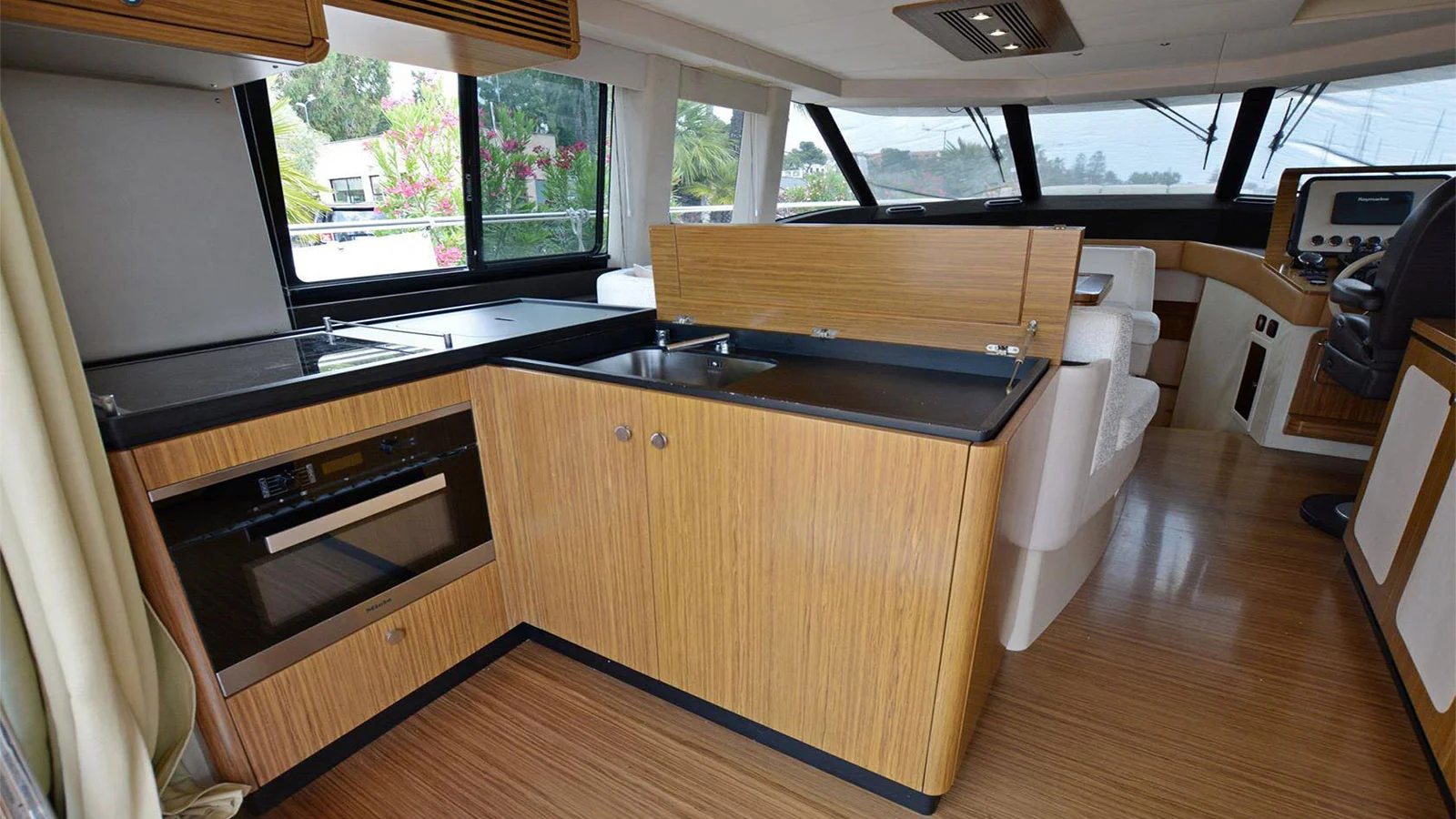 2015 Azimut Magellano 53