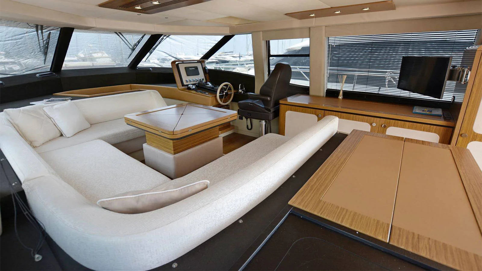 2015 Azimut Magellano 53