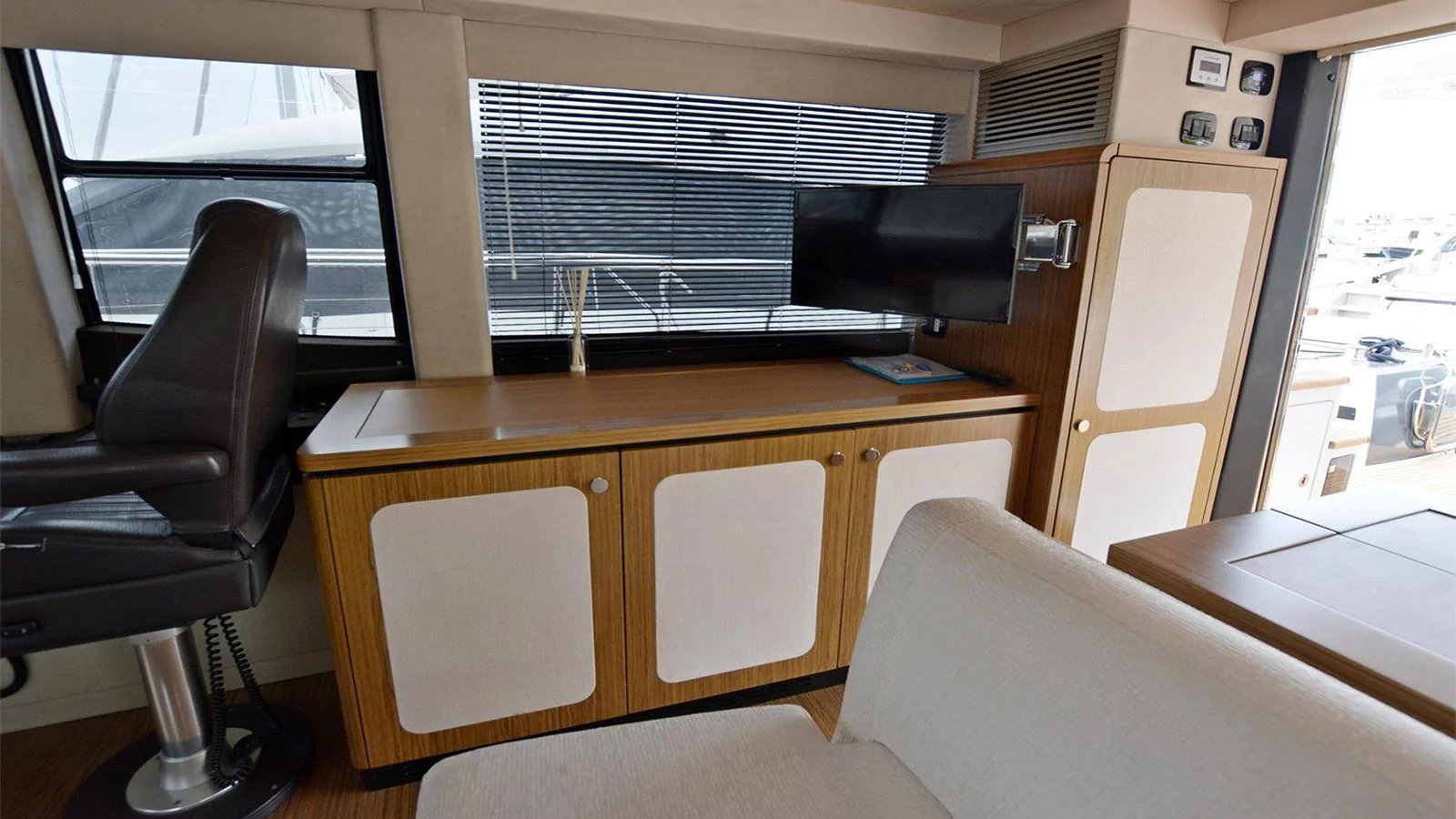 2015 Azimut Magellano 53