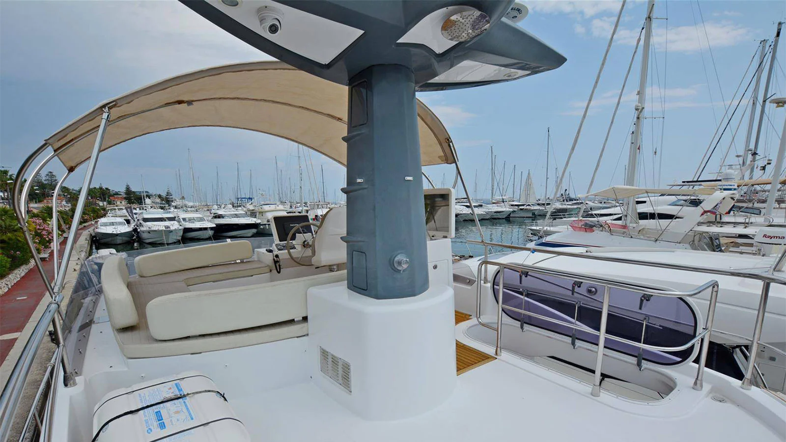 2015 Azimut Magellano 53