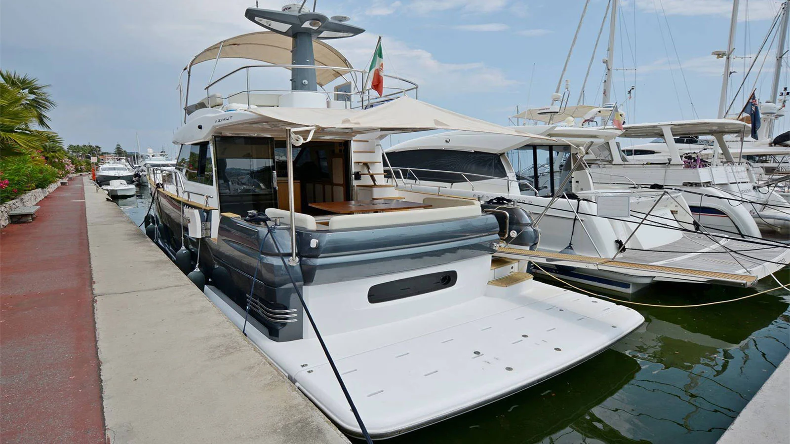 2015 Azimut Magellano 53