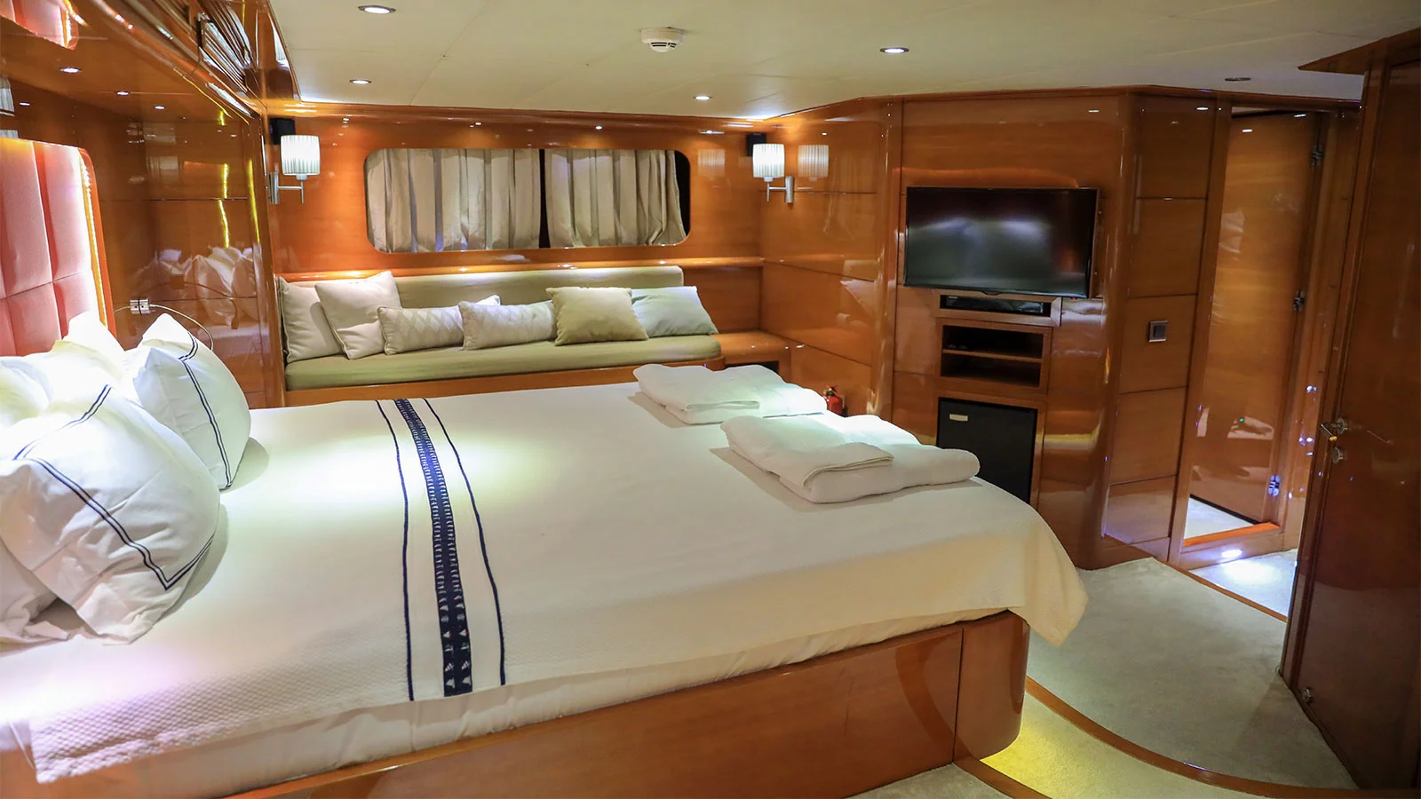 2013 Custom Motor Sailor 121